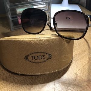 TOD’s sunglasses